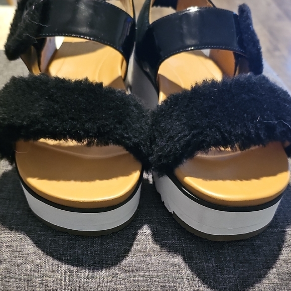 UGG Le Fluff Black Fuzzy Platform Sandals Summer Women Size 9.5 Casual Beach - Picture 8 of 13